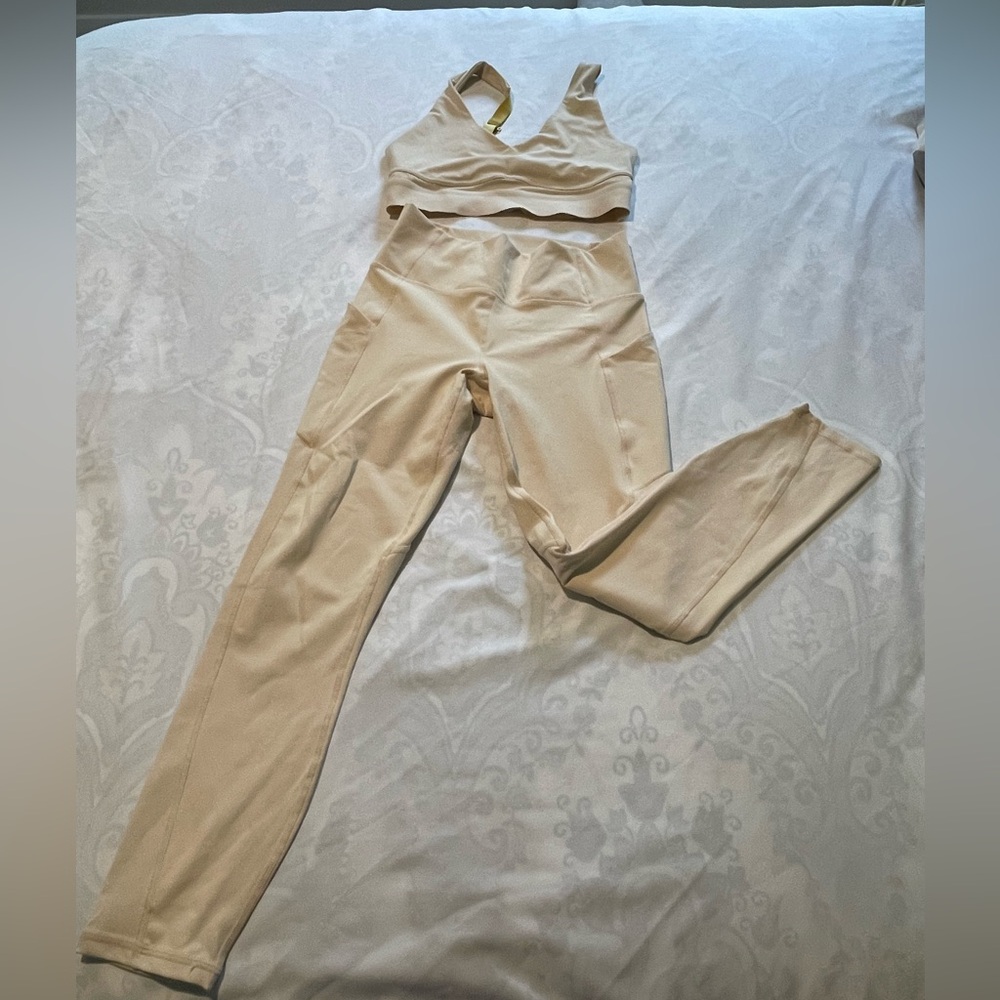 🤍 Fabletics Workout Set
